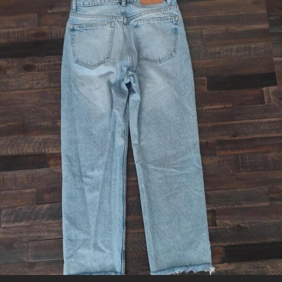 Zara light blue high-waisted cropped jeans size 6 - Picture 6 of 7